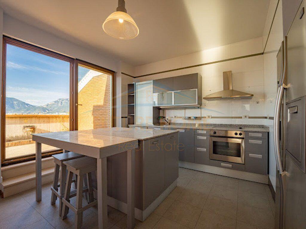 Qera, Duplex+2 Poste Parkimi, Rruga e Elbasanit