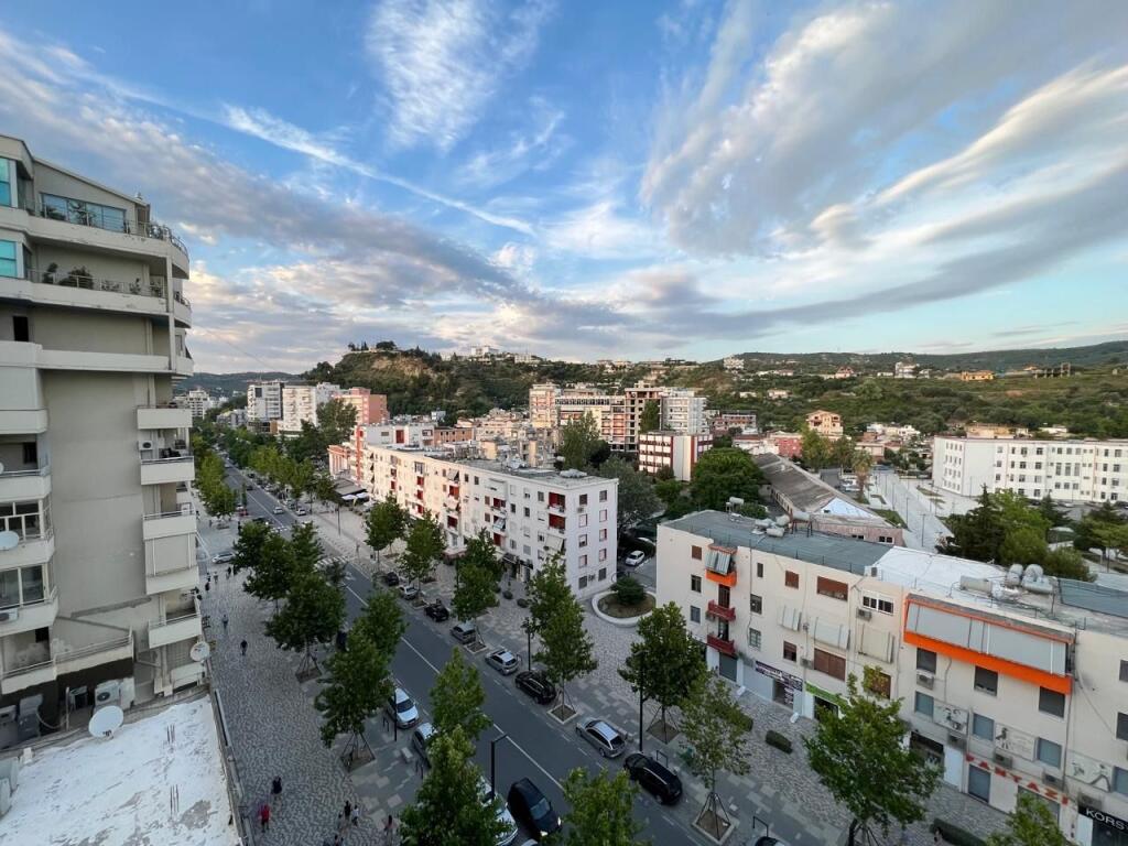 Apartament 2+1+2 Qendër Vlorë