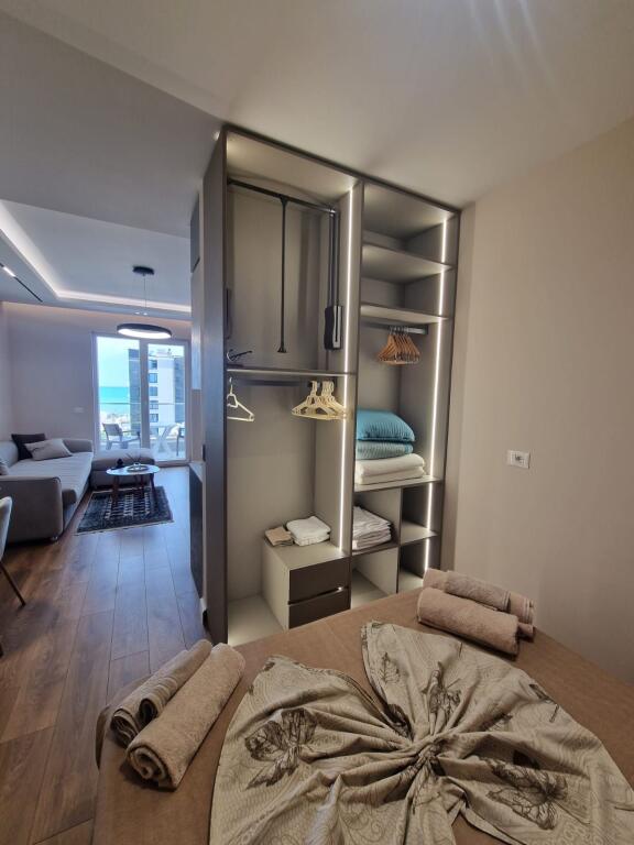 Jepet apartament me qera 1+1 ne qerret