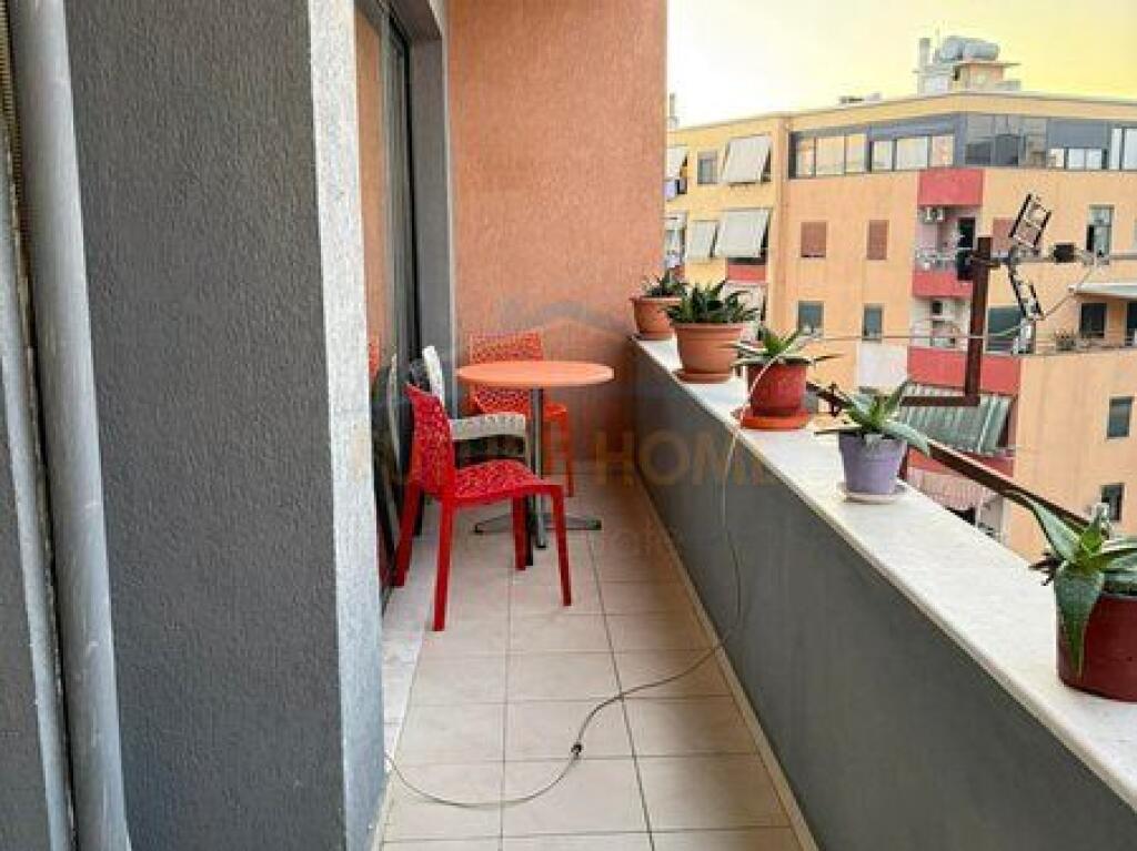 Qera,Apartament 1+1 tek Ish Parku i Autobuzave, Tirane.