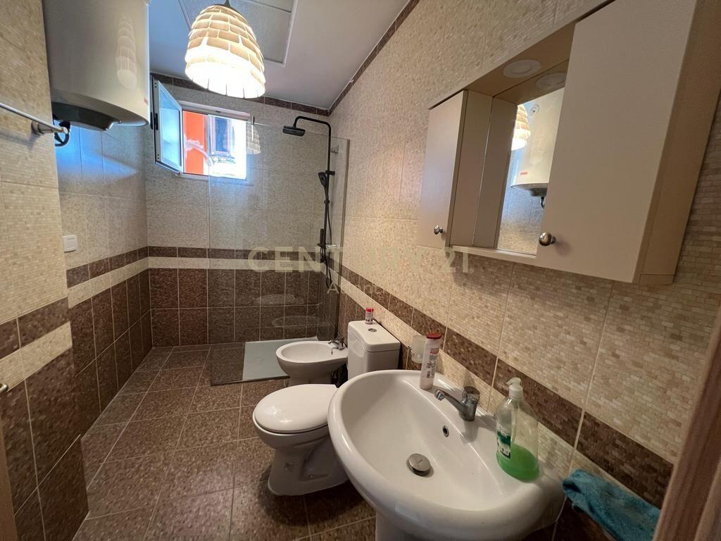 SHITET APARTAMENT 1+1 ME KUZHINE TE VECUAR +VERANDE NE PLEPA KOMPLEKSI ROTONDO !