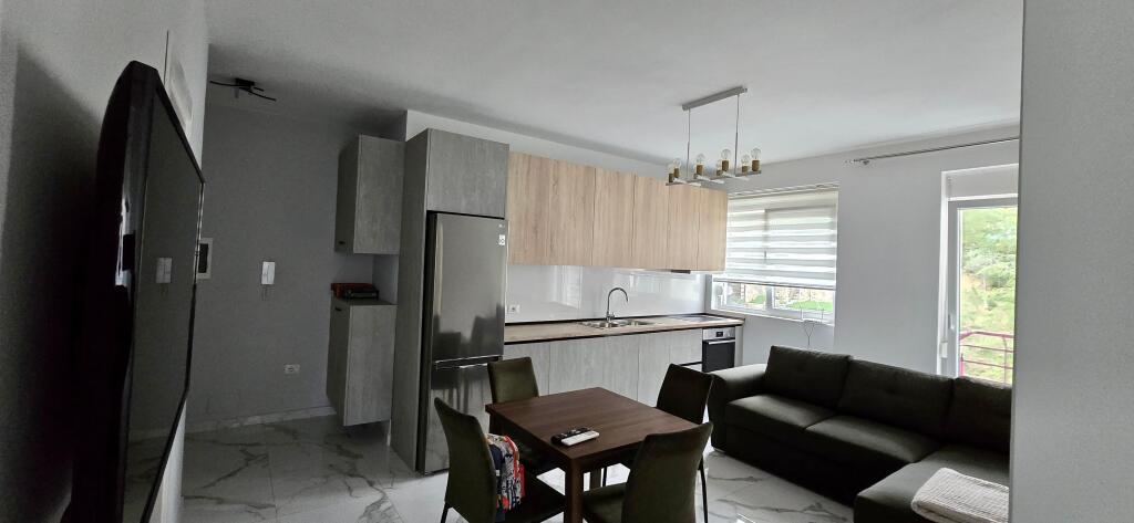 📣 QERA Apartament 2+1 📍 Kompleksi FZ, Liqeni i Thate 🛣️ Rruga "Hamdi Sina" ✨