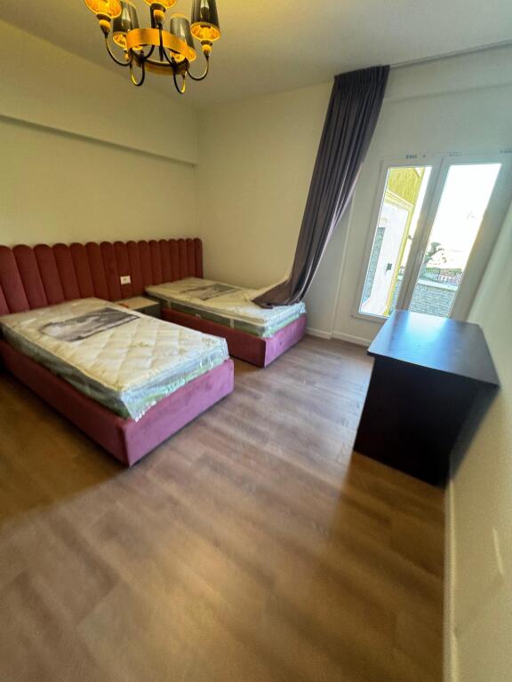 *APARTAMENT 3+1+2+ POST PARKIMI | ME QIRA | LIQENI I FARKËS*