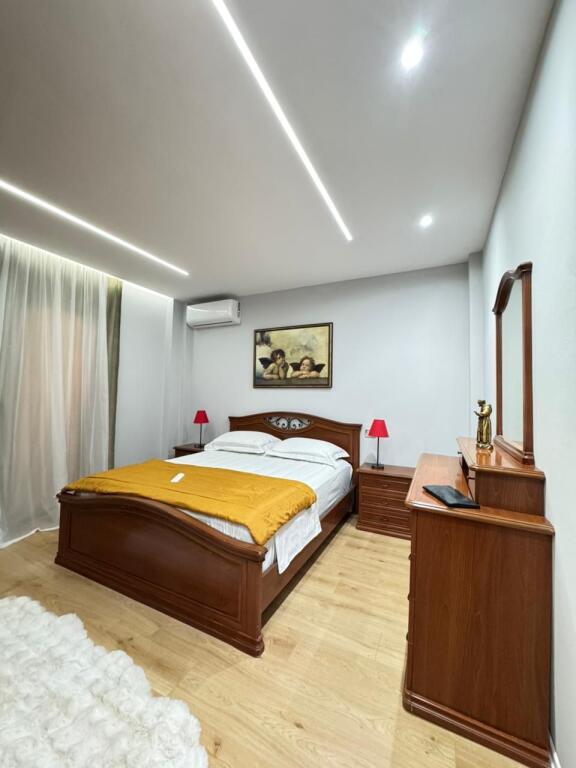 Shitet Apartament 2+1