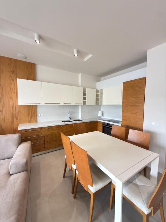 Vendesi appartamento /////2+1+2////a Kika 2