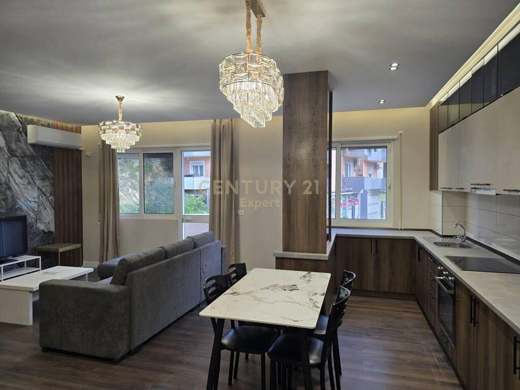 Apartament 2+1+2 per shitje te Kopshti Botanik!