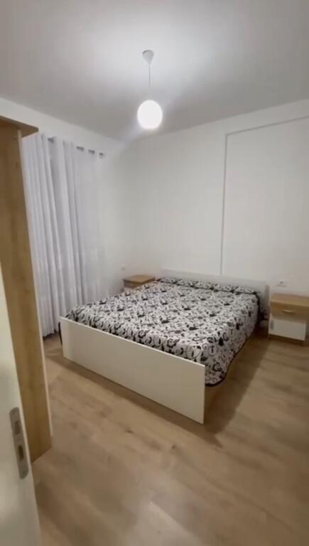 🏡 Apartment 2+1 for rent – Paskuqan  📐 Area: 94 m² 🏢 Floor: 2 (with elevator) 🛋️ Condition: Furnished 🏗️ Construction: Lita Konstruksion  💰 Price: 45,000 lek / month