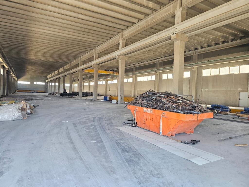 WAREHOUSE FOR SALE ON THE TIRANA-DURRËS HIGHWAY