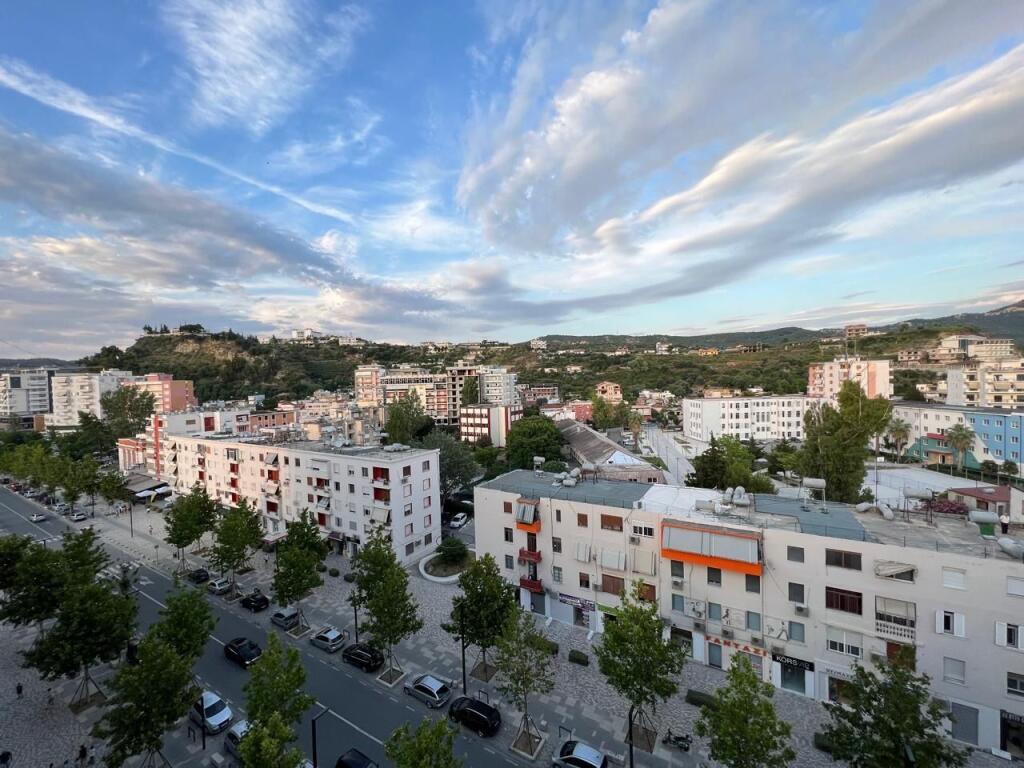 Apartament 2+1+2 Qendër Vlorë