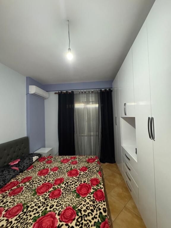 Jepet apartament me qera 1+1