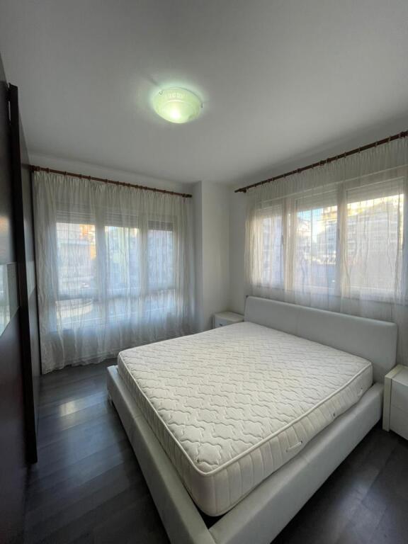 Qera Apartament 2+1 Sheshi Pranvera, Qender, Durres