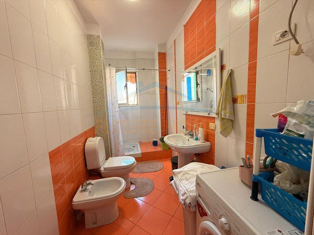 Shitet, Apartament 2+1, Pazari i Ri, Tiranë.