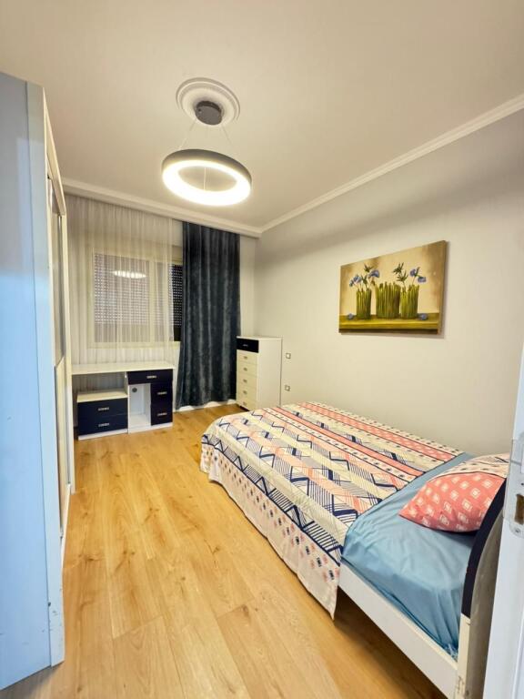 Shitet Apartament 2+1