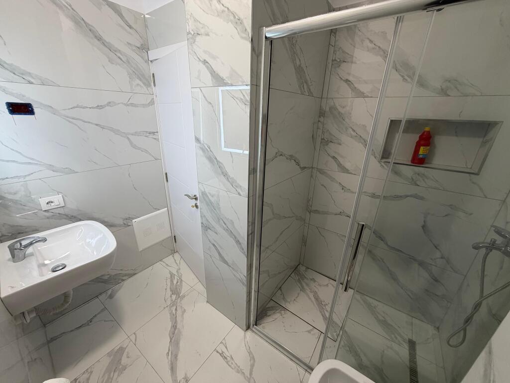 Apartment me qera 2+1+2+parkim 5 maji