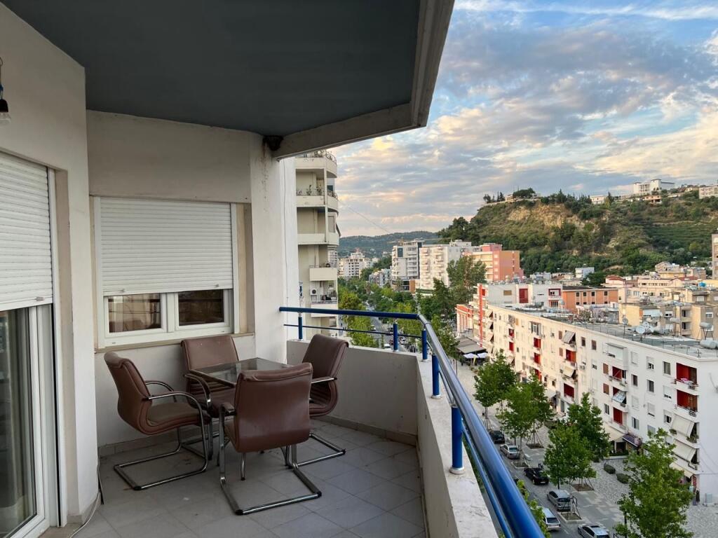 Apartament 2+1+2 Qendër Vlorë