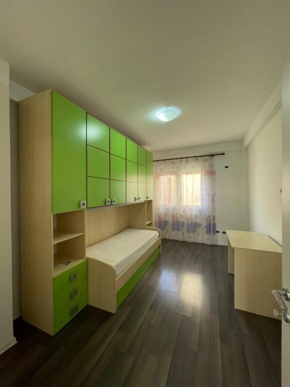 Qera Apartament 2+1 Sheshi Pranvera, Qender, Durres