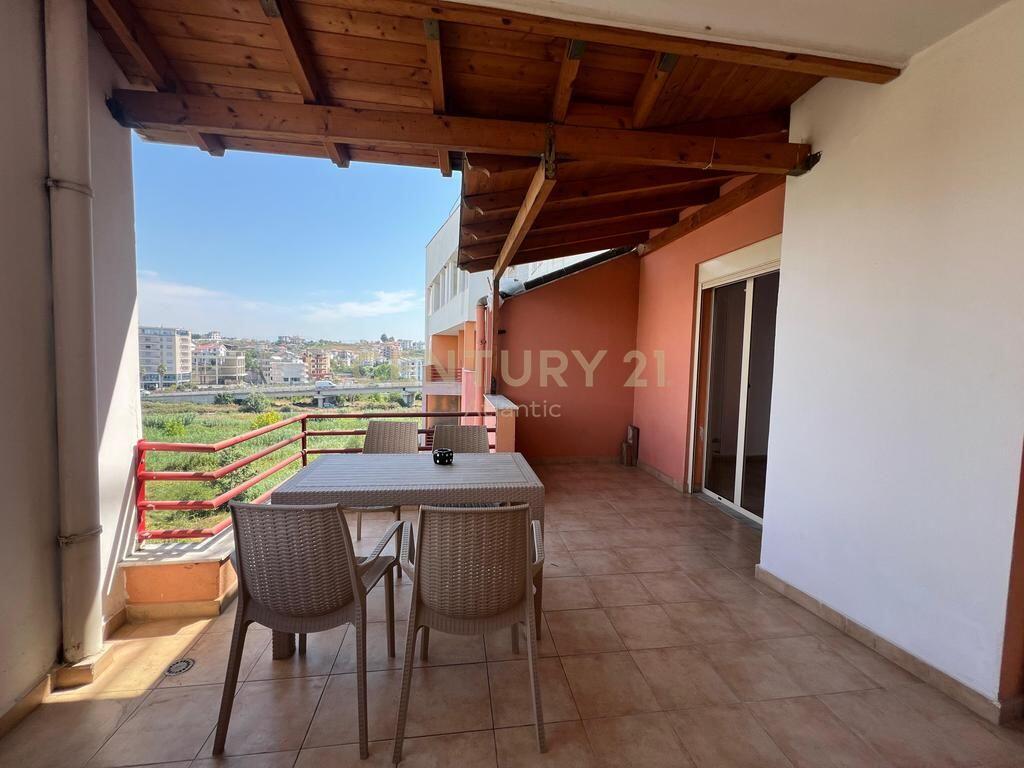 SHITET APARTAMENT 1+1 ME KUZHINE TE VECUAR +VERANDE NE PLEPA KOMPLEKSI ROTONDO !