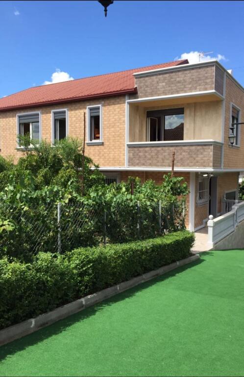 🏡 SHITET VILË 4-KATËSHE – KAMËZ