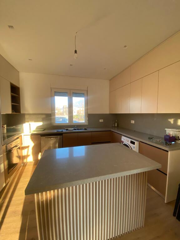 🏡 APPARTAMENTO 3+1 IN AFFITTO 📍 Laprakë – Via Llazar Shapatini