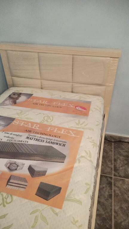 Apartment 2+1, Red School!