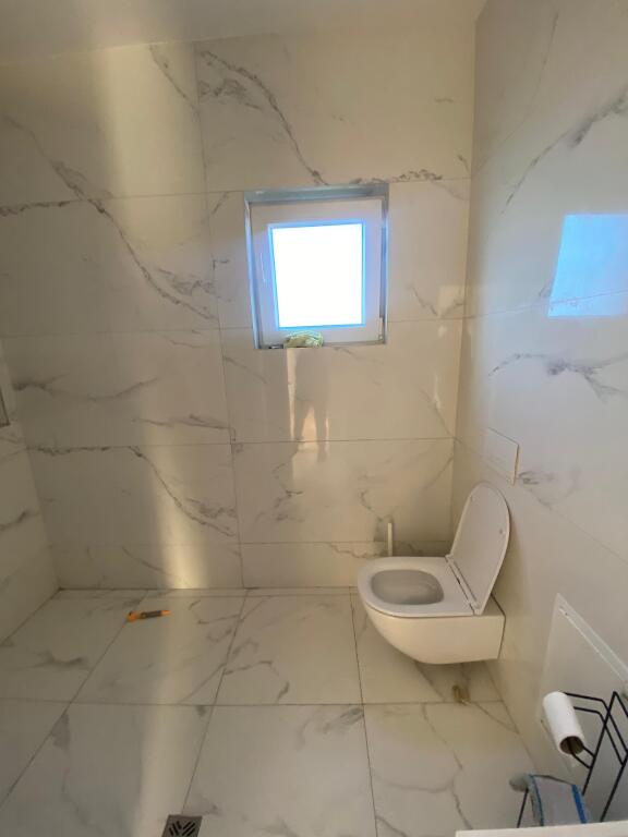 🏡 APPARTAMENTO 3+1 IN AFFITTO 📍 Laprakë – Via Llazar Shapatini