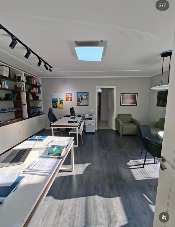 Zyre per qera te Gjykata e Rrethit