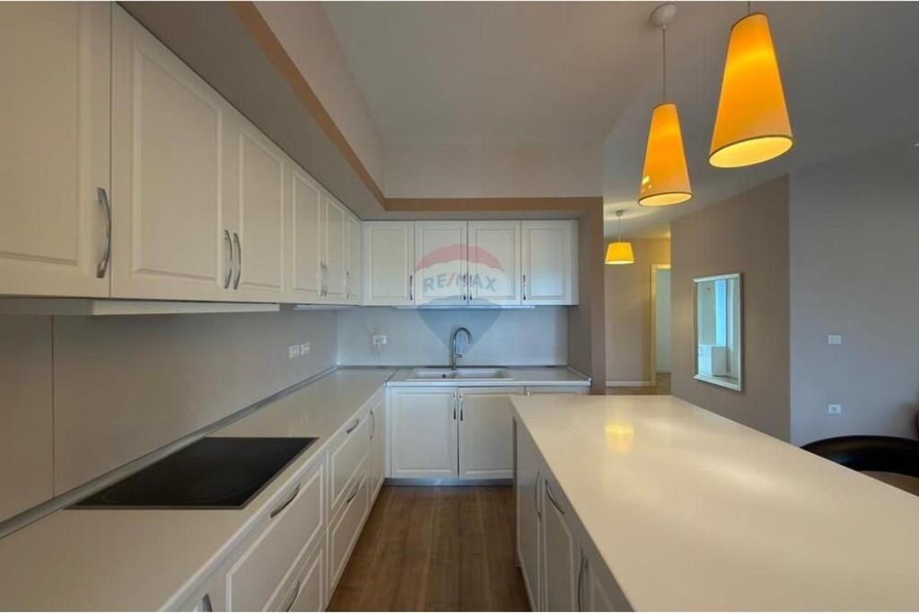 Appartamento 3+1+2+ veranda a Long Hill Residence