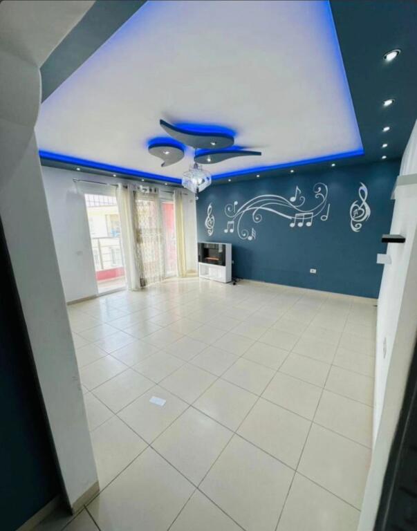 Apartament 2+1, Astir!