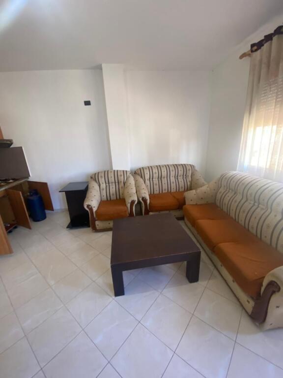 Jepet me qera Apartament 1+1 Te Oroshi, Durres