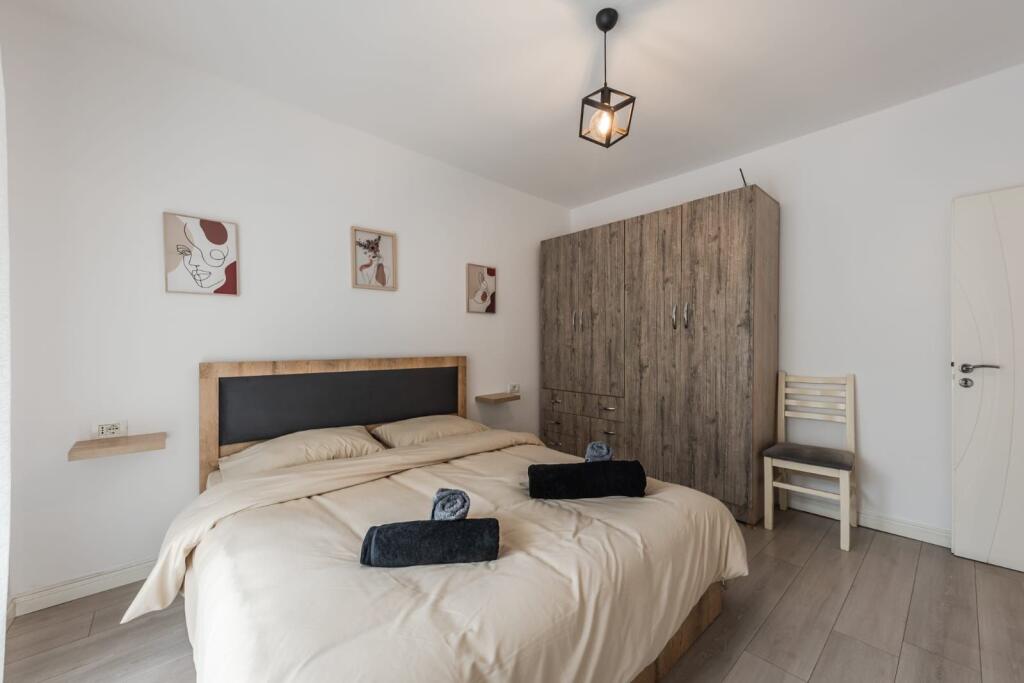 JEPET APARTAMENT 2+1 ME QIRA PAZARI I RI