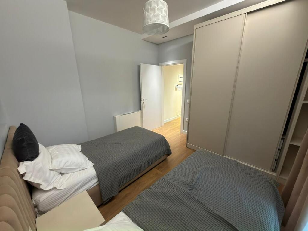 🏡 Affitto Super Appartamento 2+1 + Parcheggio 📍 Centro Tirana, 9-Piani💶 1.200 €/mese