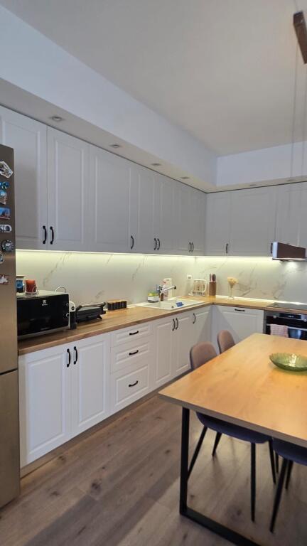 Apartament 1+1 me Qera📍Materniteti Ri, Brryli