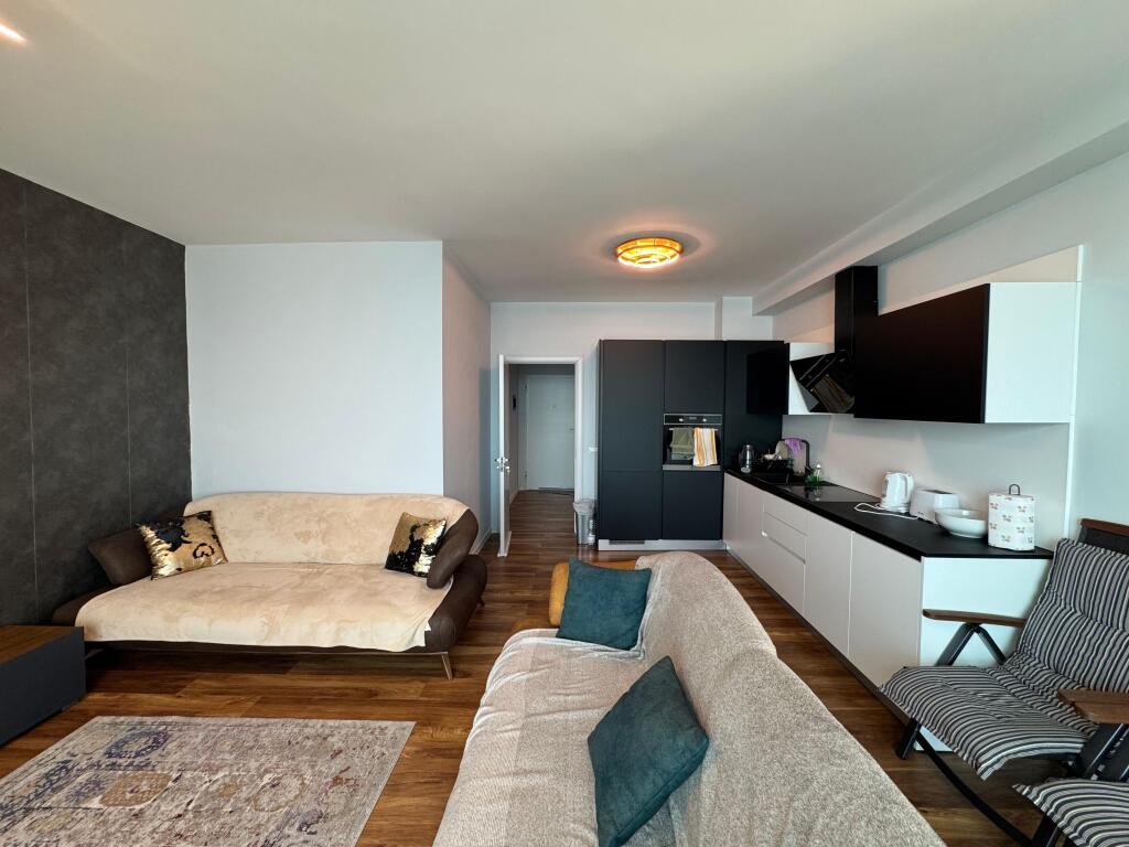 Jepet apartament me qera 1+1  me pamje fantastike  nga deti lagja 1 durres