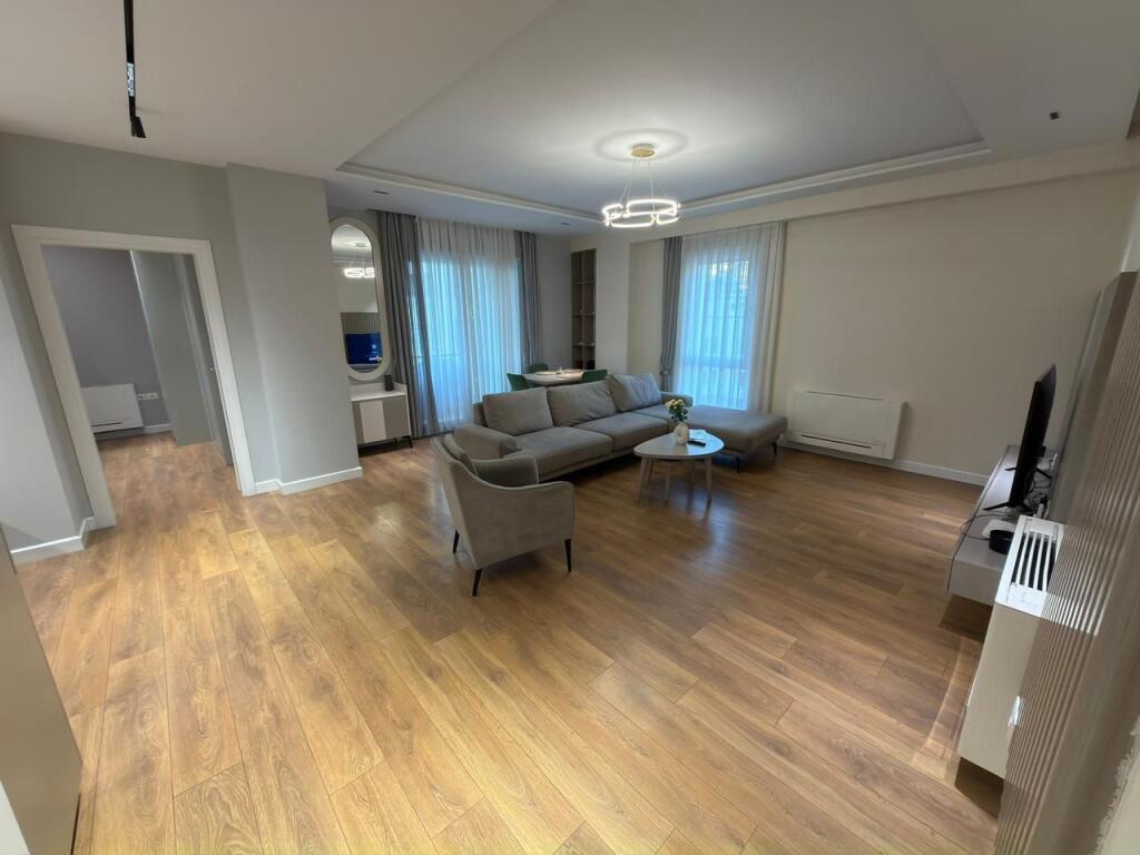 🏡 Affitto Super Appartamento 2+1 + Parcheggio 📍 Centro Tirana, 9-Piani💶 1.200 €/mese