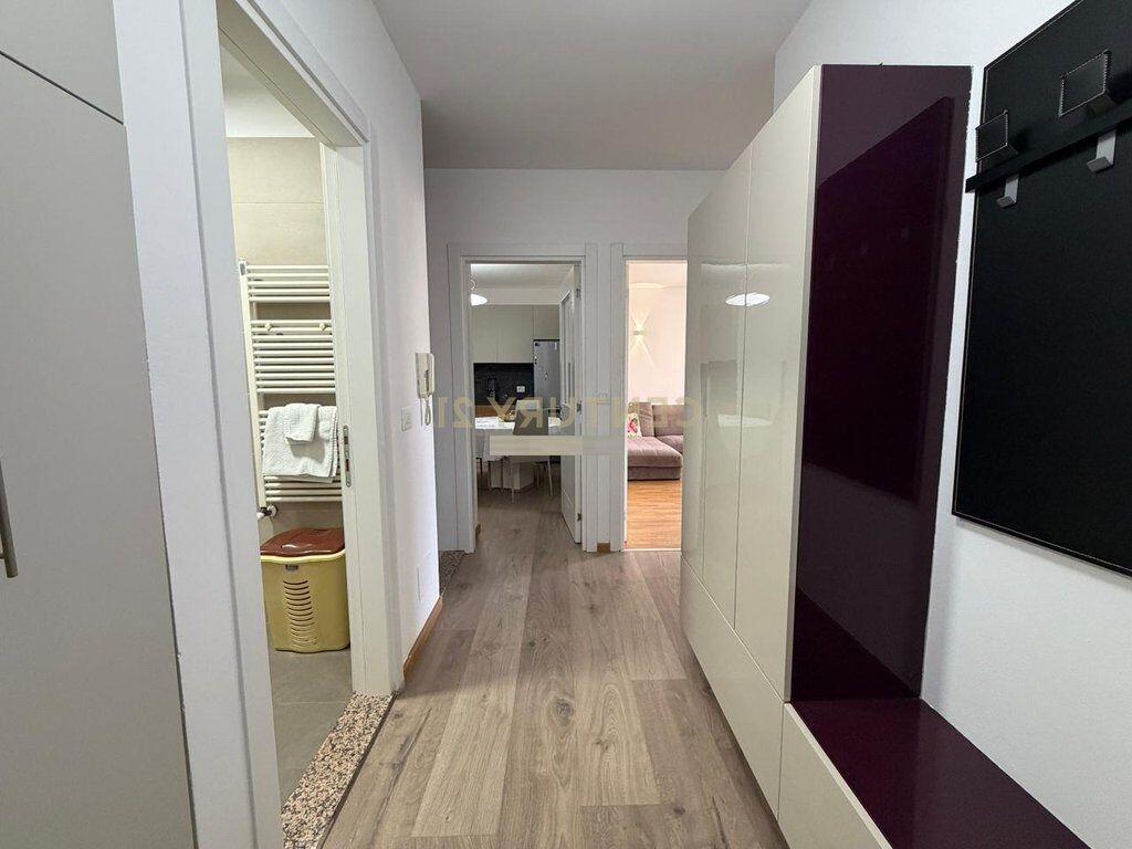 Apartament 2+1+Parkim për Qira pranë Piramidës