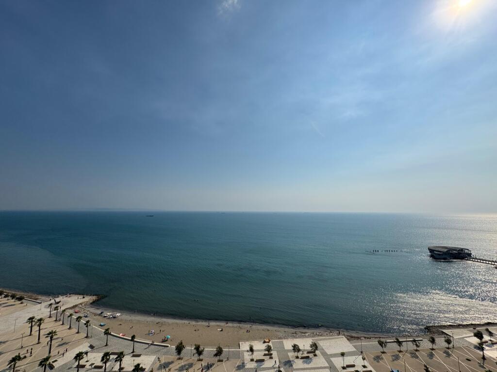 Jepet apartament me qera 1+1  me pamje fantastike  nga deti lagja 1 durres