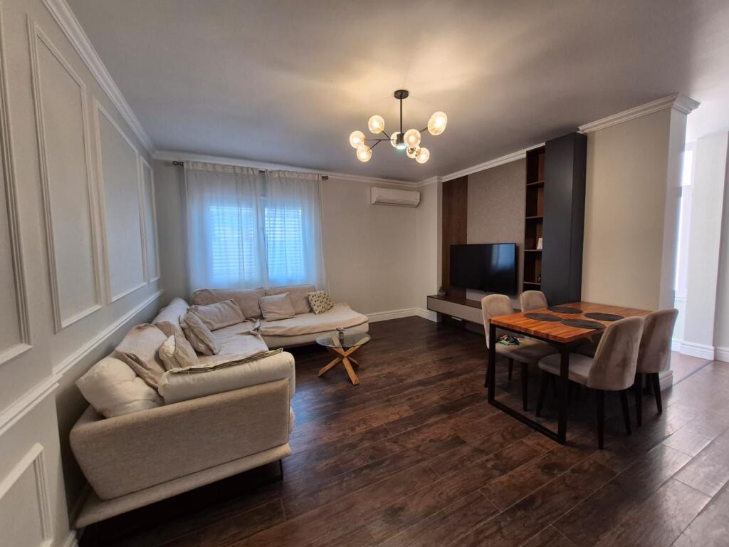 Jepet apartament me qera 1+1 modern  prane detit lagja 13 durres