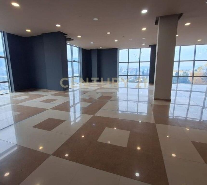 offriamo spazio commerciale in affitto sull'autostrada Tirana-Durazzo