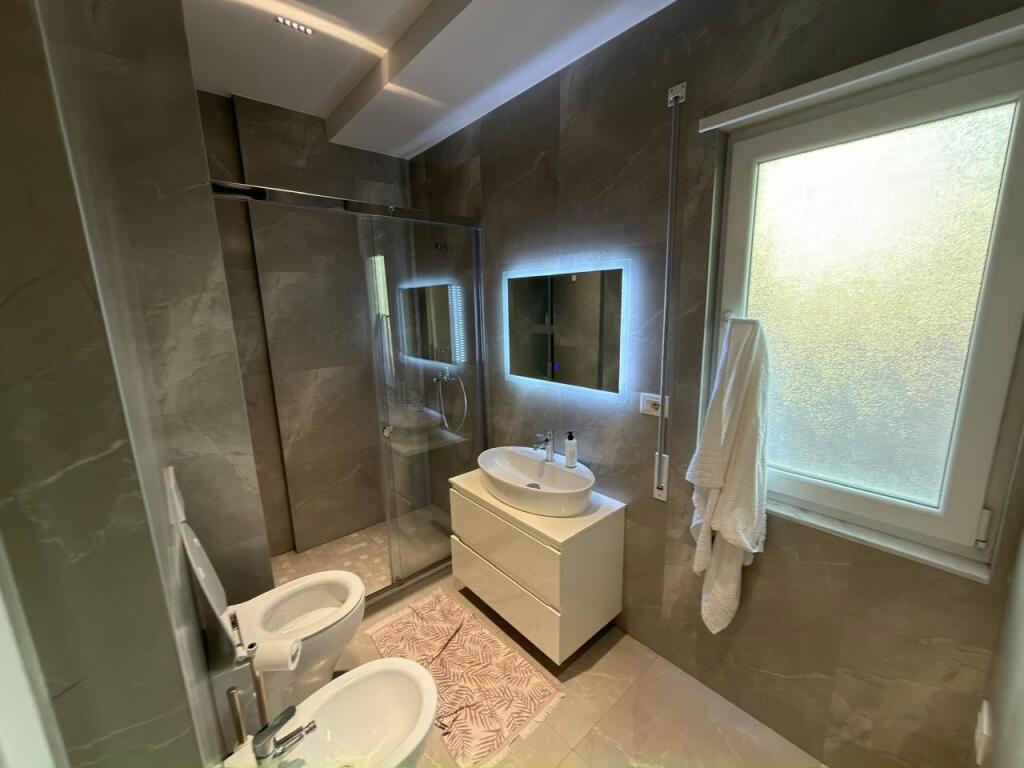 🏡 Affitto Super Appartamento 2+1 + Parcheggio 📍 Centro Tirana, 9-Piani💶 1.200 €/mese