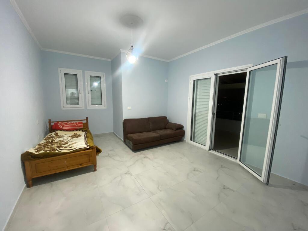 JEPET ME QERA APARTAMENT 2+1 📍 Rruga Shefqet Ndroqi, pranë Depove të Ujit