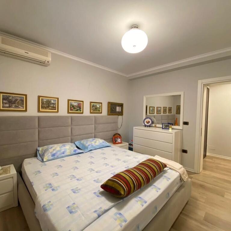 Shitet në Qëndër Apartament 2+1