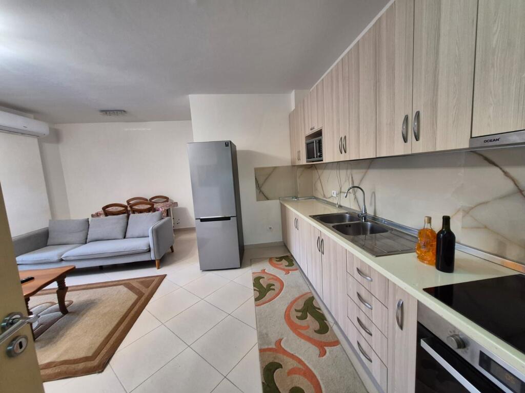Jepet apartament me qera 1+1 prane shkolles marie kaculini durres