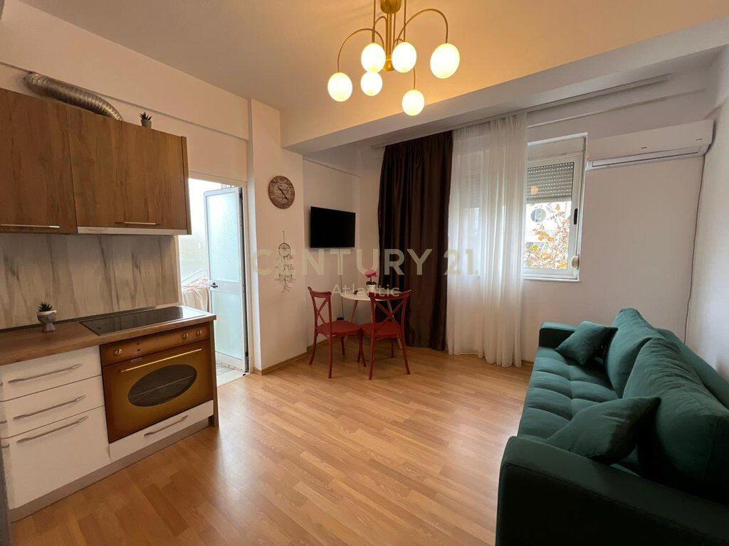 Apartament 1+1 me Dy Ballkone në Plazh, Stacioni i Dytë, Durrës 20 m larg detit !