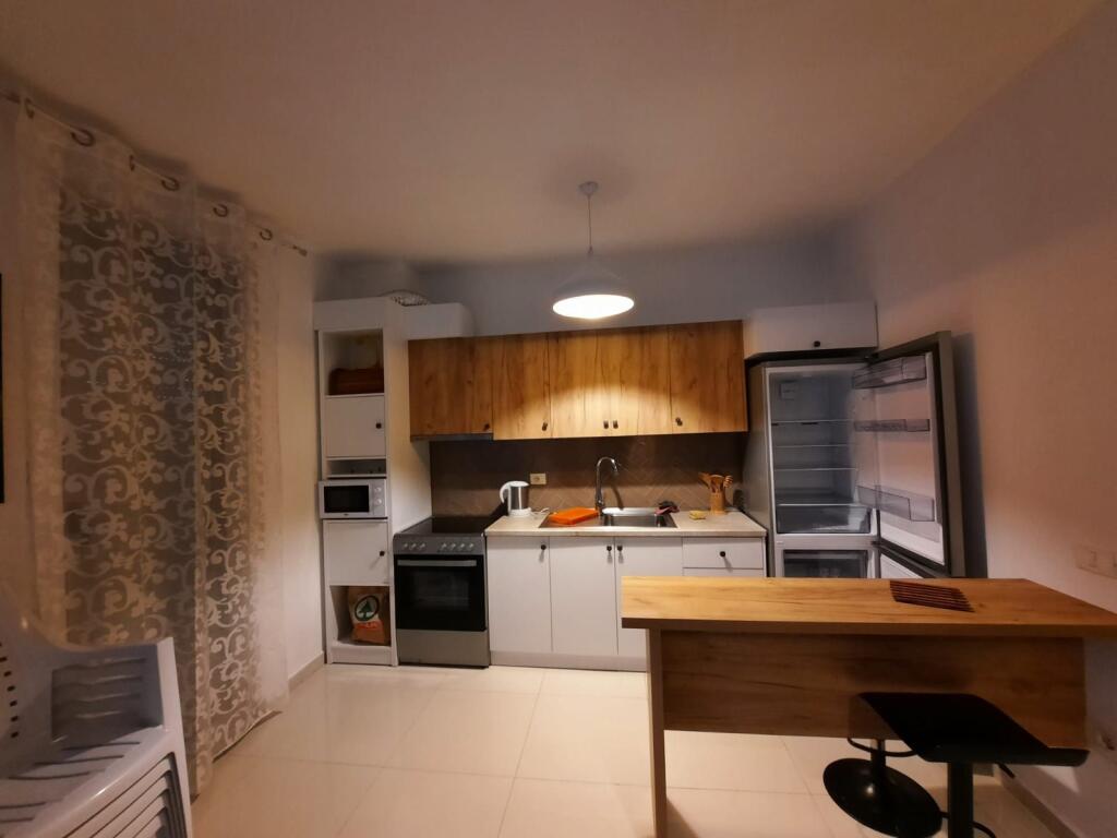 Jepet apartament me qera 2+1+2 me pamje deti lagja 1 durres
