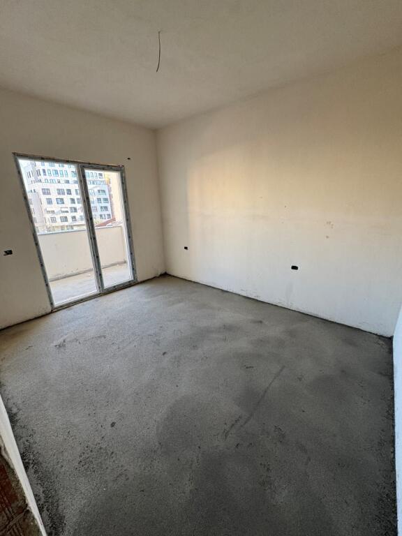 Shkolla Kuqe Shitet Apartament 2+1+ Post Parkimi