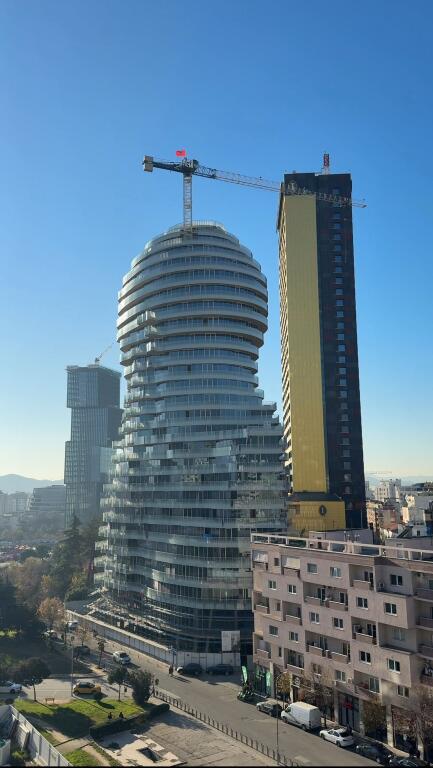 Jepet me qira – Apartament luksoz 2+1+2 Qendra e Tiranës – me pamje