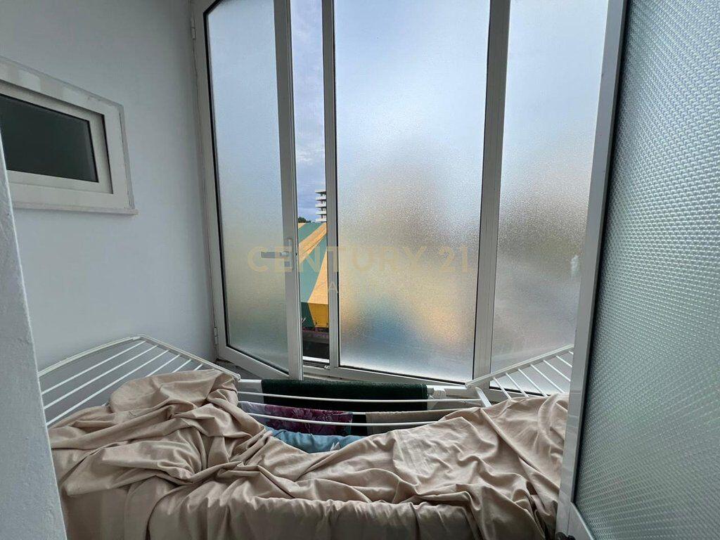 Apartament 1+1 me Dy Ballkone në Plazh, Stacioni i Dytë, Durrës 20 m larg detit !