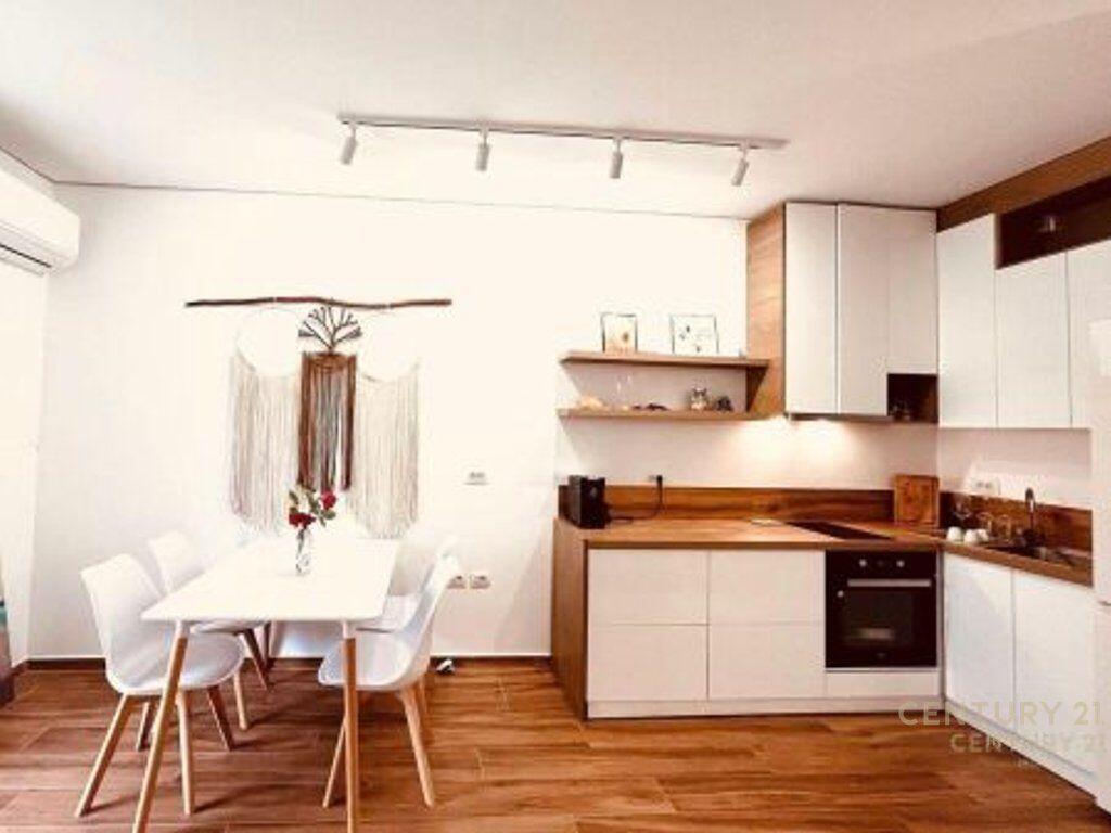 🏠 Apartament 1+1 me Oborr dhe Parkim – San Pietro Residence, Gjiri i Lalzit