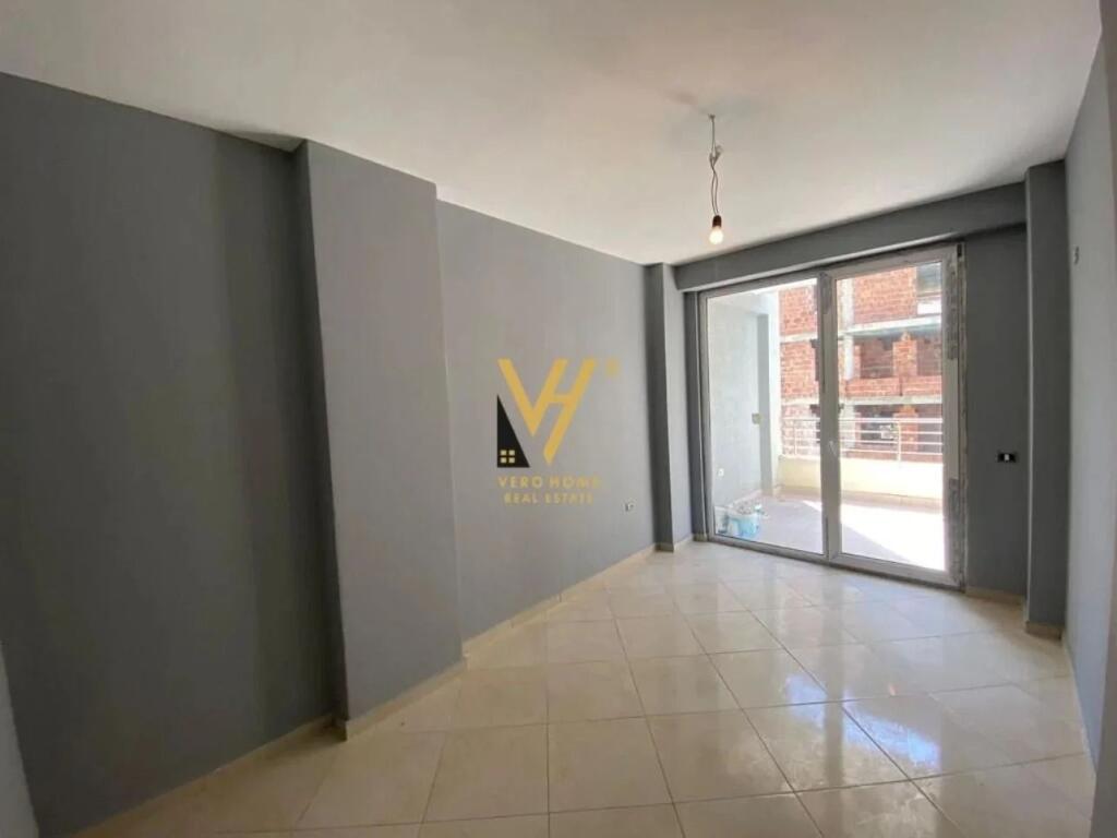 SHITET APARTAMENT 2+1+2 TE KOPSHTI BOTANIK 215.000 EURO