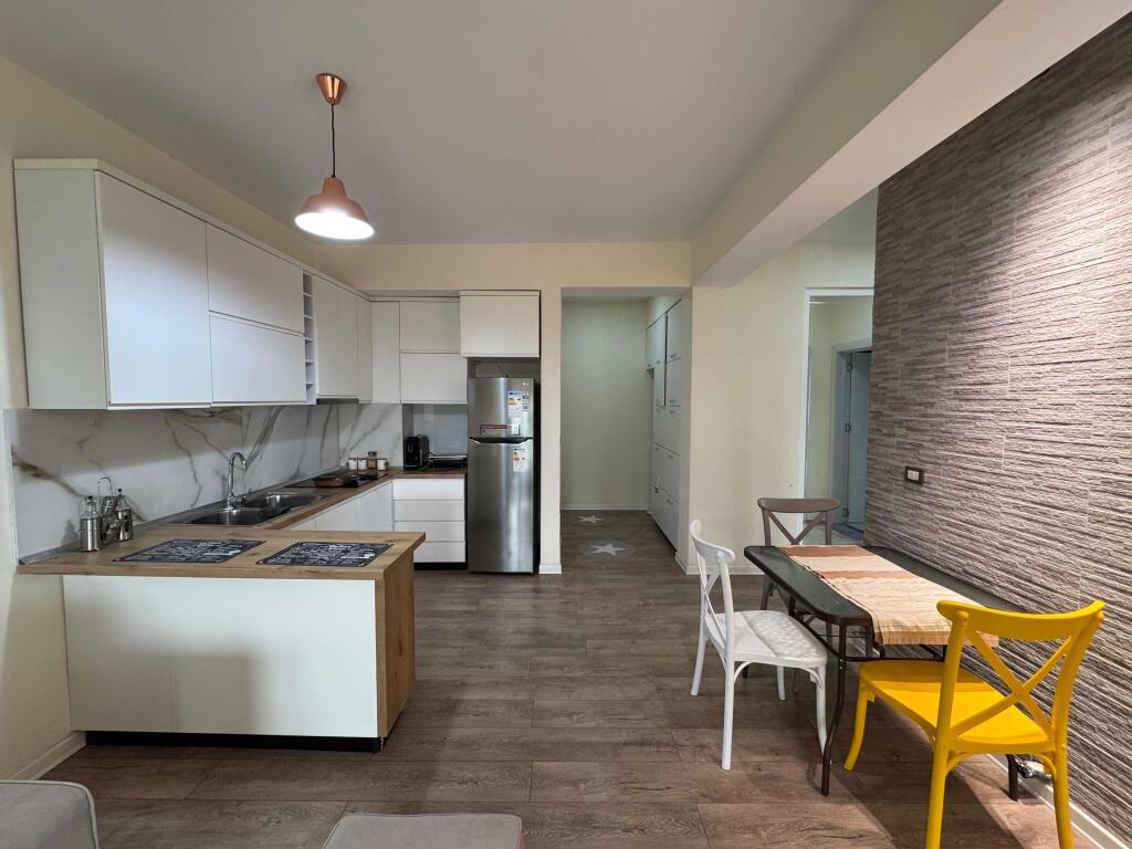 Jepet apartament me qera 1+1 totalisht i investuar lagja 1 durres